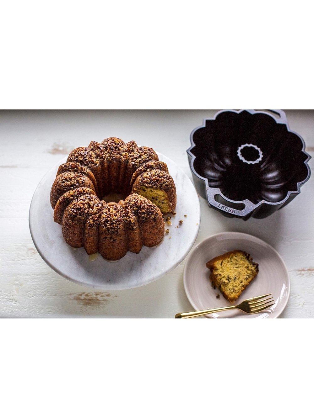 Cast Iron Bundt Pan in Black - Fluted Cake Mold